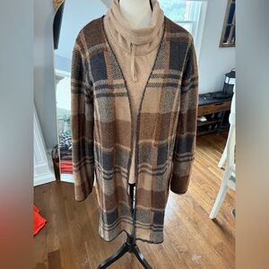 Bundle of sweater w thumb holes and Cozy Plaid Turtleneck Cardigan